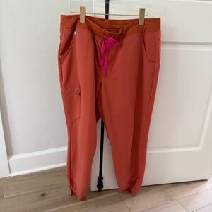 FIGS Zamora TERRACOTTA Jogger Scrub Pants - Size Large Petite